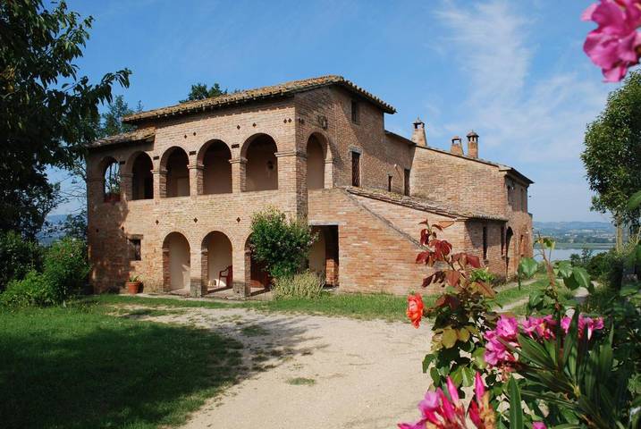 Agriturismo per 2 persone, con piscina e giardino in Castiglione del Lago