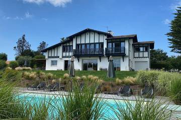 Location de vacances pour 10 personnes, avec jardin dans Golf d'Arcangues