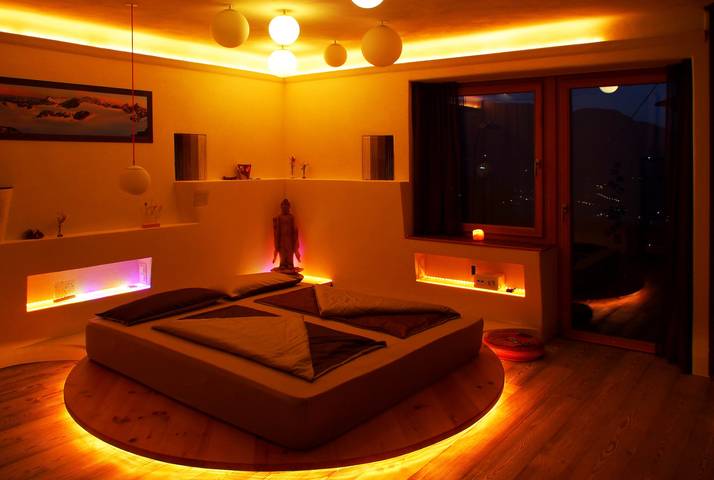 Entire studio, Apartment Belvedere with Mountain View, Shared Pool & Wi-Fi in Kuens, Passeiertal