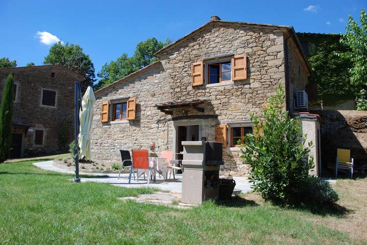Landhaus für 5 Personen, mit Garten und Pool sowie Terrasse in Talla