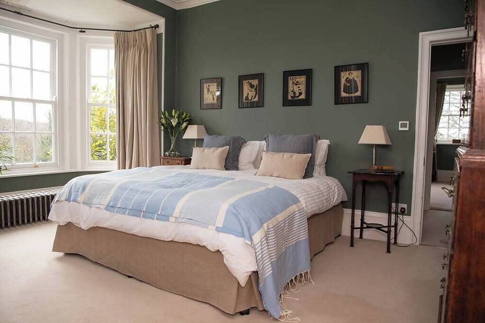 The Manor House at Boconnion w/ Heated Pool + Tennis Court in Cornwall