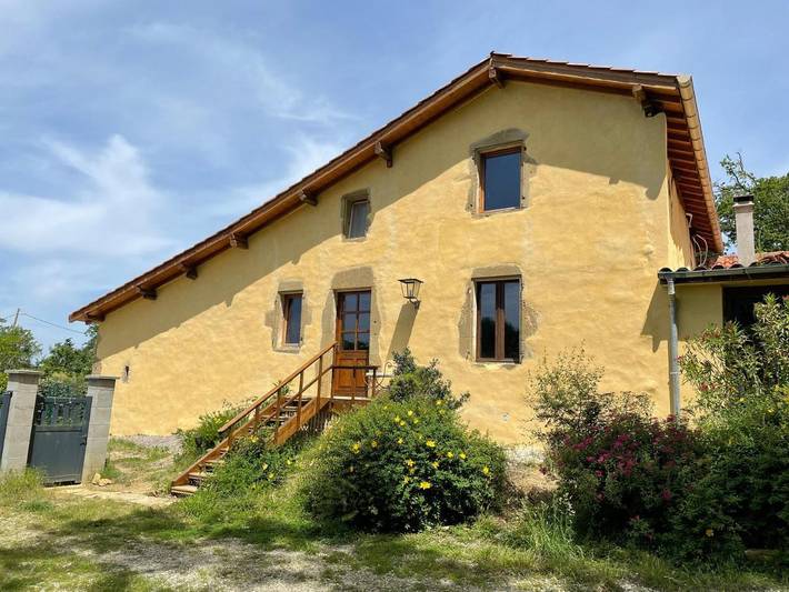 Chambre d’hôte pour 4 personnes, avec Terrasse et Jardin ainsi que Piscine et Vue à Laveraët