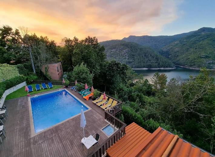 Ferienhaus für 8 Personen, mit Garten und Pool sowie Seeblick und Ausblick - 1