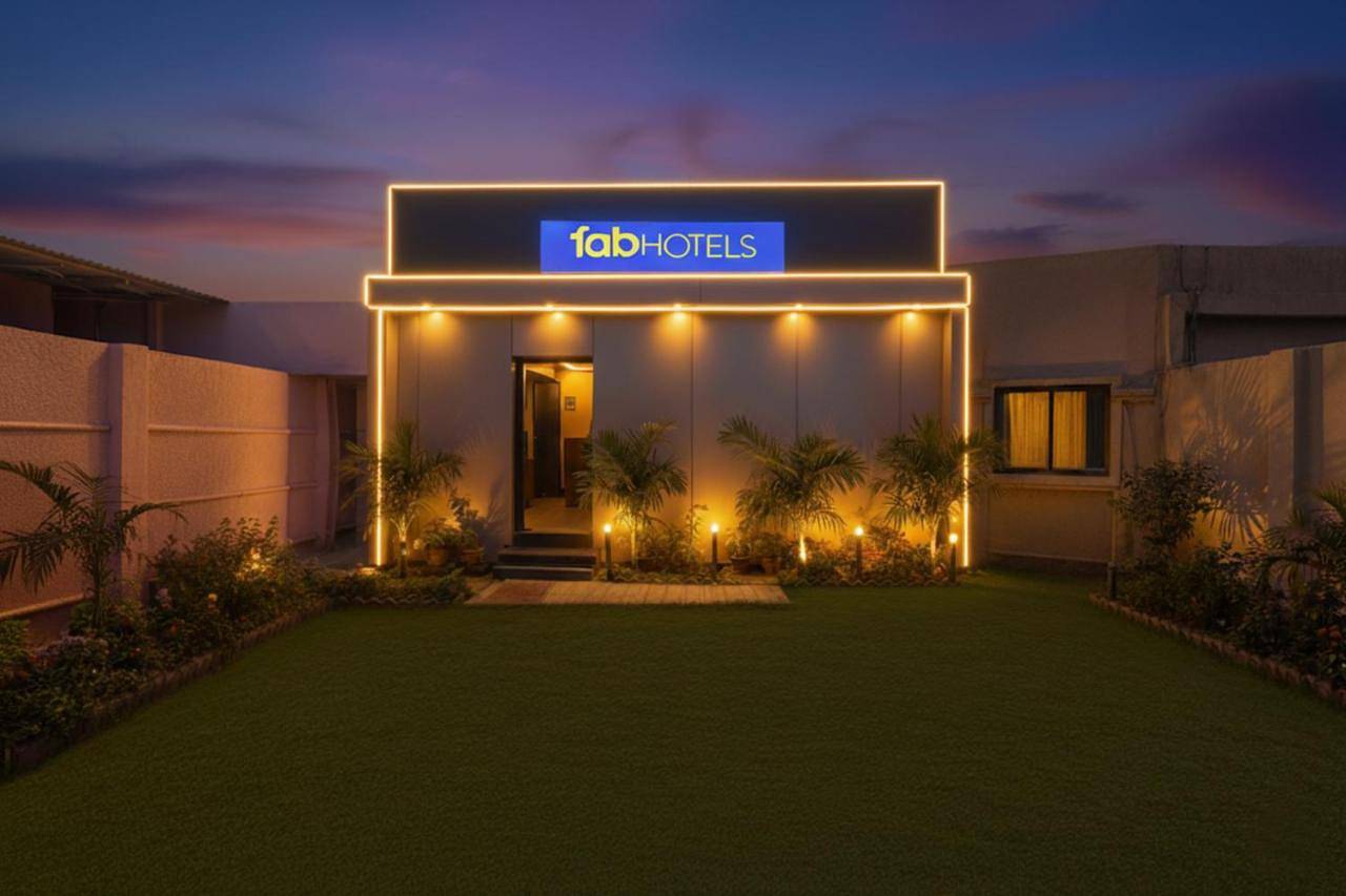 Fabexpress Sumit Palace in Mumbai, Maharashtra