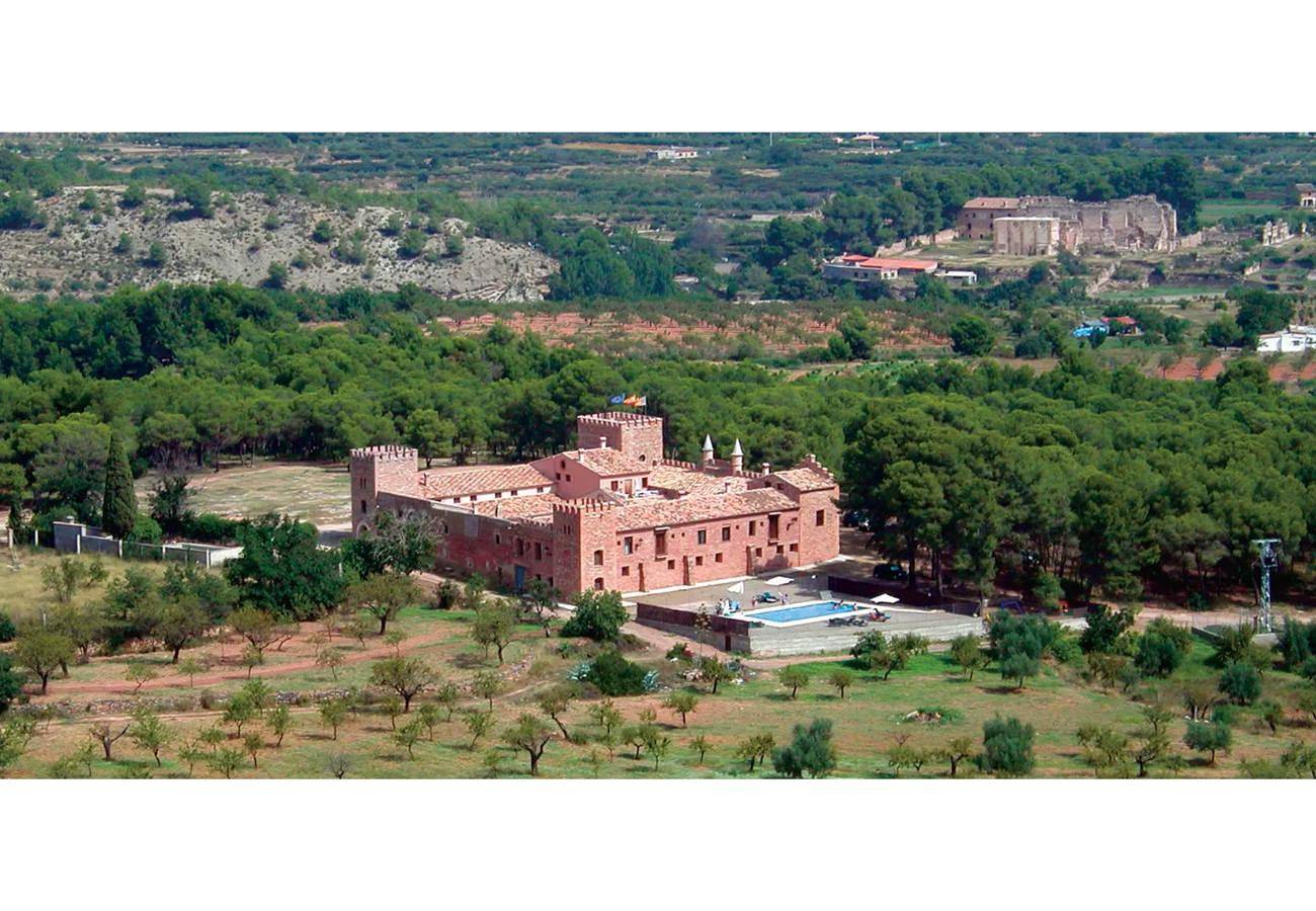 Apartamento entero, Apartamento 'Blanca' con vistas a la montaña, piscina y jardín compartidos in Altura (España), Provincia de Castellón