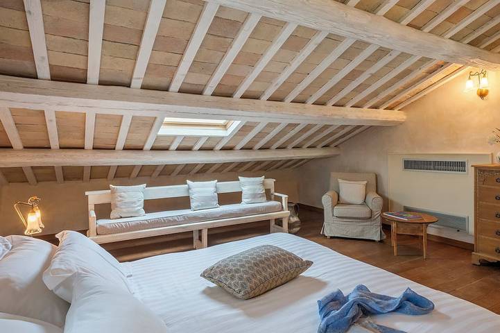 Casa Sant'Elia 7+3, Emma Villas in Filottrano, Provincia di Ancona