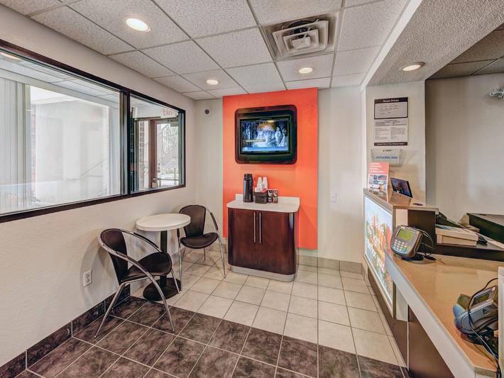 Apartamento entero, Acogedora habitación con 2 camas matrimoniales | Wifi para fumadores in Connecticut