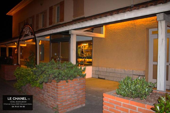 Hôtel pour 3 personnes, avec jardin et piscine dans Villieu-Loyes-Mollon - 4