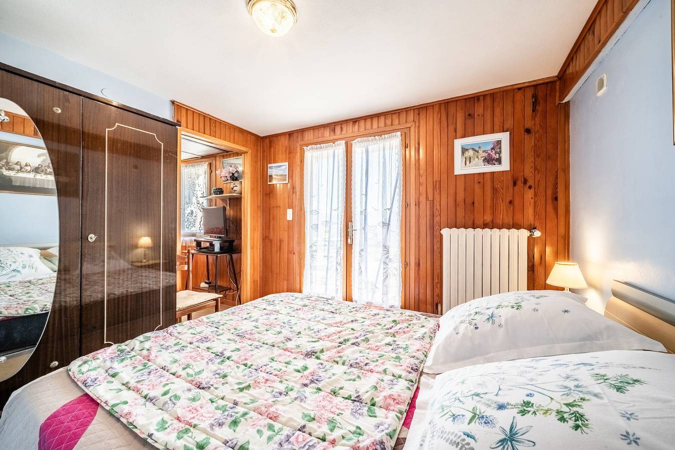 Apartamento entero, Apartamento 'Charmant T2 Avec Vue' con vistas a las montañas, terraza privada y Wi-Fi in Reignier-Ésery, Región de Saint-Julien-en-Genevois