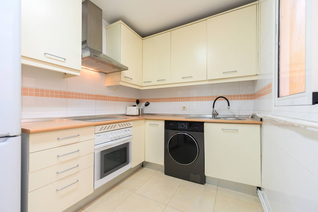 Appartement entier, M (Din133B)Apartamento de 2 Dormitorios a Pasos de in Centro (Madrid), Madrid
