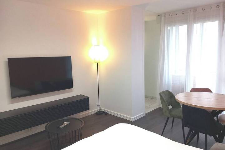 Appartement entier, Apparemment T2 proche du centre in Saint-Brieuc, Côte de Goëlo