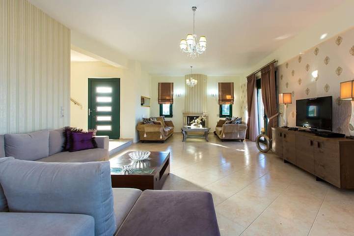Villa Diamantis! Vue imprenable sur la mer, piscine privée 40m2, 1 km de la plage et des commerces in Région de Réthymnon