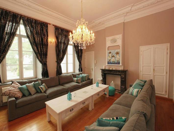 Location de vacances pour 30 personnes, avec piscine ainsi que sauna et jardin à Mettet - 3