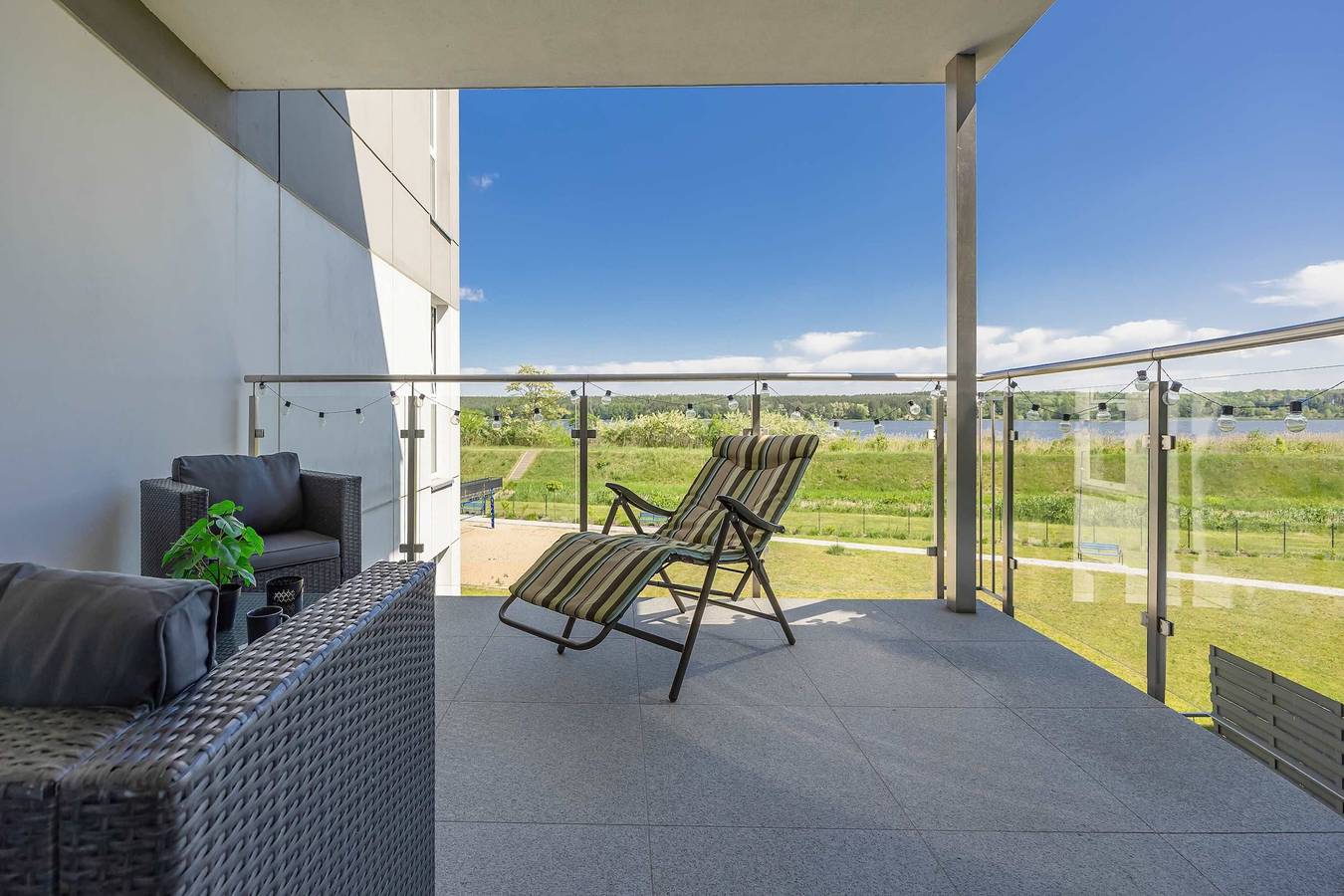 Ganzes Studio, Modern Studio with Terrace   Swimming Pool and Parking in Masowien