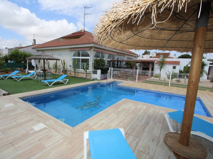 Gîte pour 10 personnes, avec jardin et terrasse, animaux acceptés