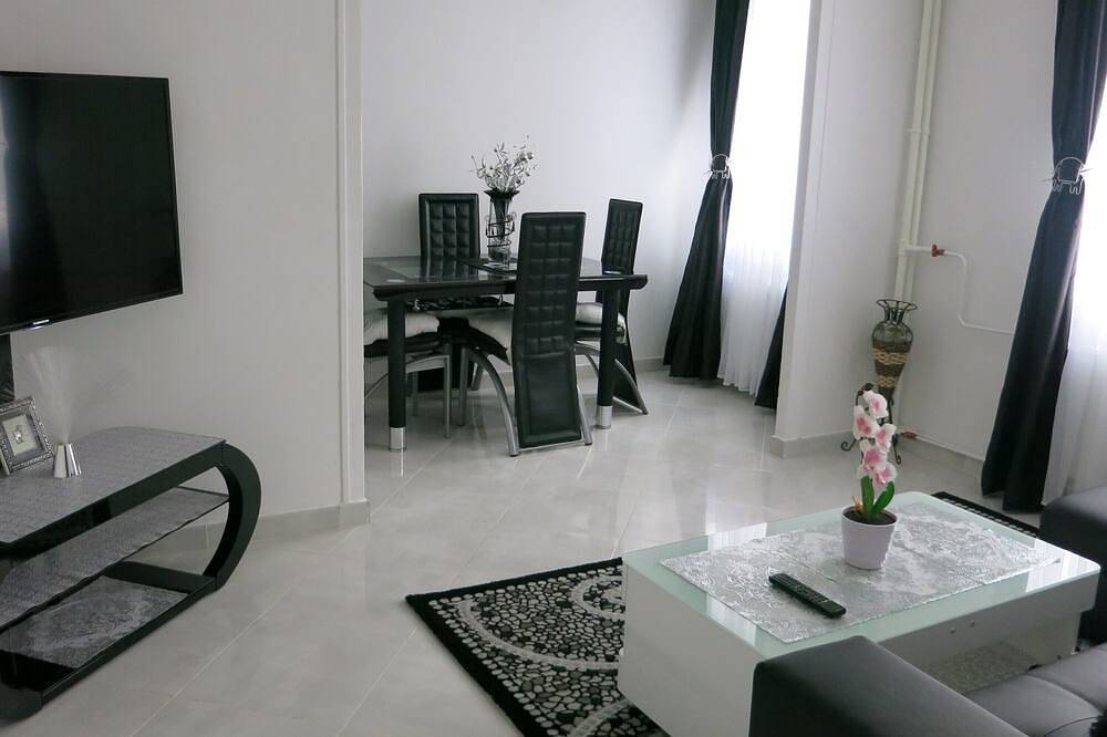 Apartamento entero, Building part of the city's heritage in Joinville-le-Pont, Valle del Marne