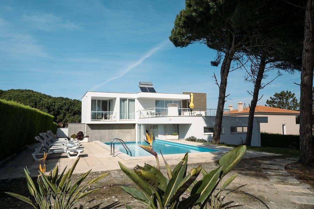 Villa dos Pinhos - Private Villa w/ Infinity Pool in Vau, Leiria District