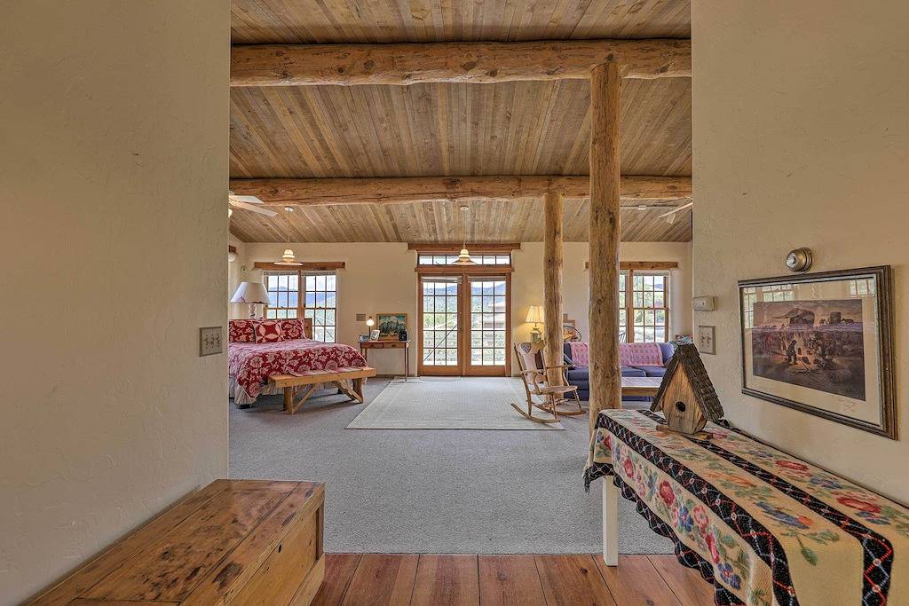 Ganze Wohnung, Hike & Relax: Prescott Studio w/ Thumb Butte Views in Prescott, Yavapai County