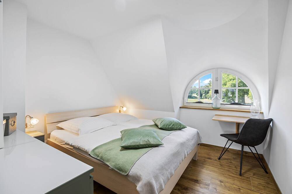 Tuttelduuv unter Reet mit Kamin und Sauna - Dünenrose und Tuttelduuv unter Reet, in Klein Strömkendorf, Salzhaff