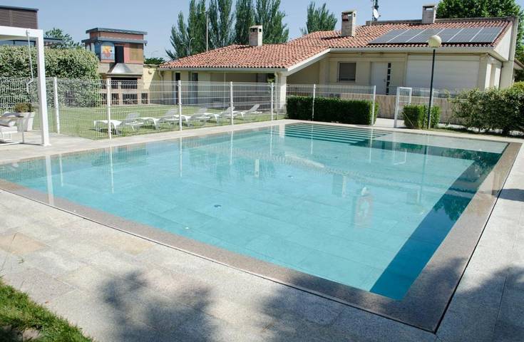 Location de vacances pour 8 personnes, avec Terrasse et Jardin ainsi que Piscine et Vue à Tudela