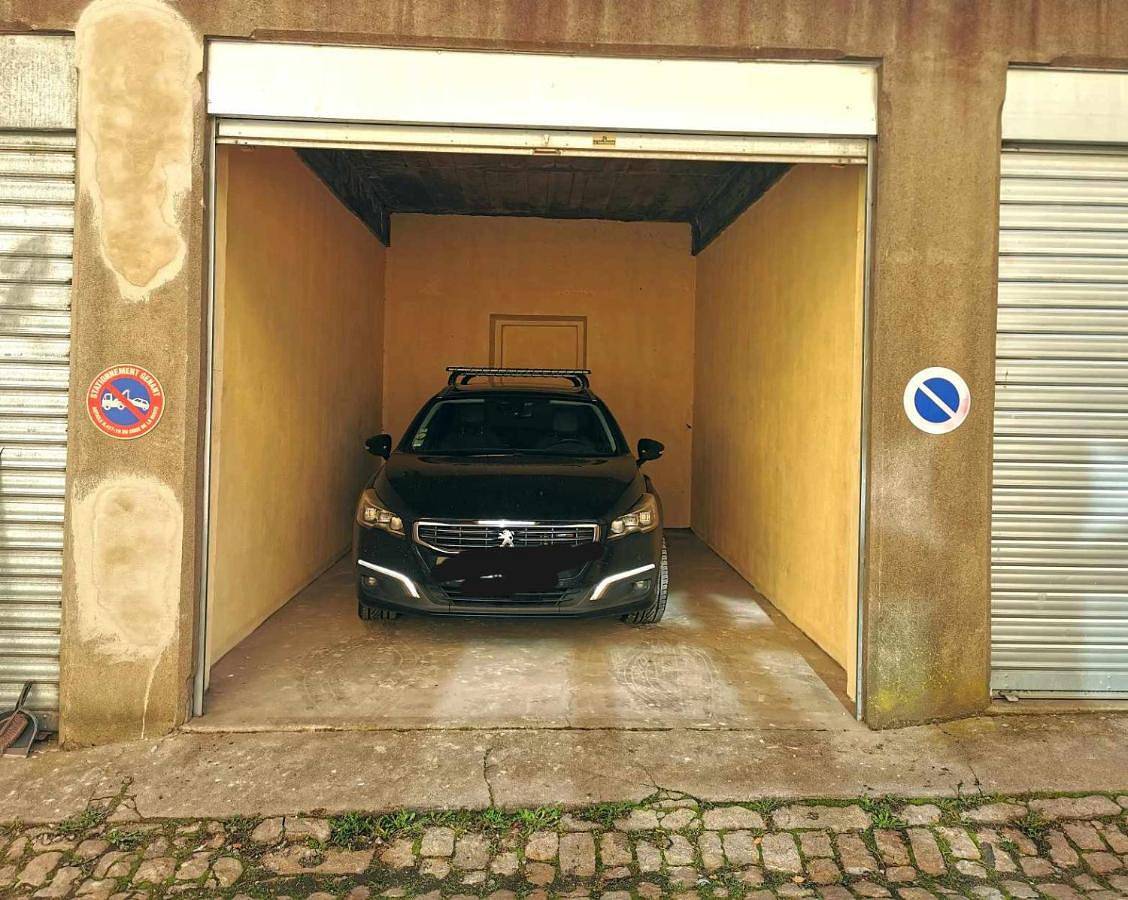 Garage, 2 chambres, balnéo, 2 Sdb, 2Wc, vue sur les monuments in Le Puy-en-Velay, Haute-Loire