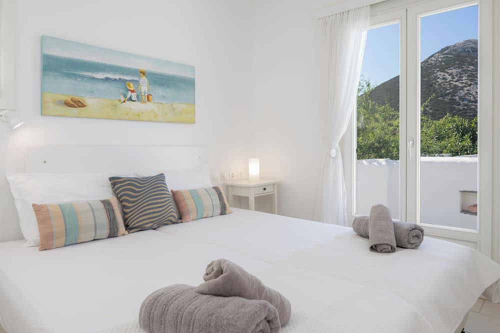 Sunny villa with private pool and amazing views in Apollonia, Sifnos in Apollonia, Sifnos