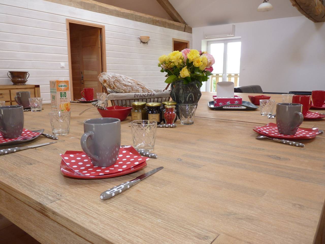 Cottage 'Du Verger Saint Vincent' with Mountain View, Private Terrace and Air Conditioning in Beaujeu, Beaujolais