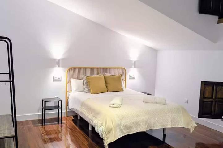 Entire apartment, Casa Pico Santillana del Mar - double+sofa bed in Santillana del Mar, Cantabrian Coast