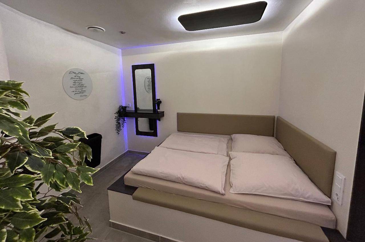 Suite with Sauna in Düsseldorf-Stadtmitte, Düsseldorf