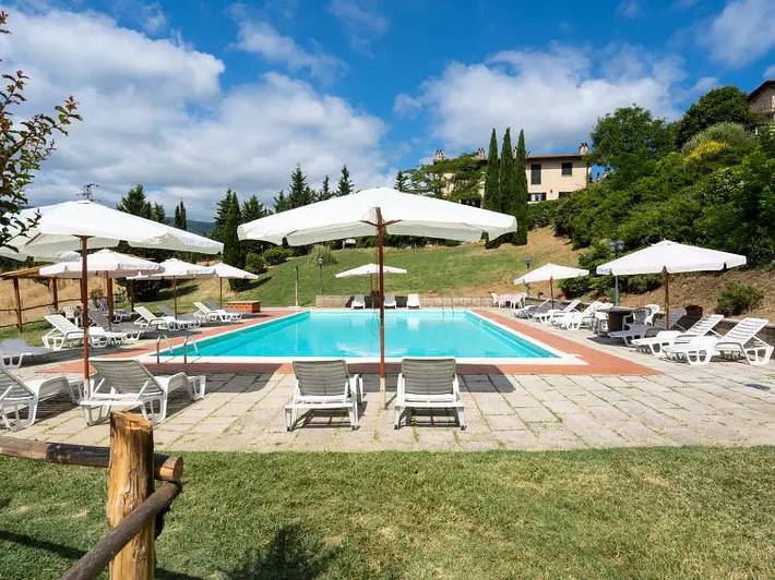 Agriturismo per 4 persone, con piscina e giardino a Dicomano
