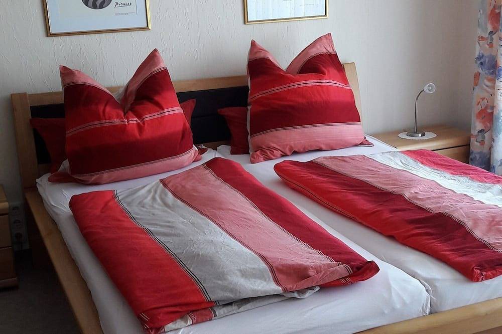 Ganze Wohnung, Feriendomizil am Waldrand mit Balkon in Zirndorf, Franken