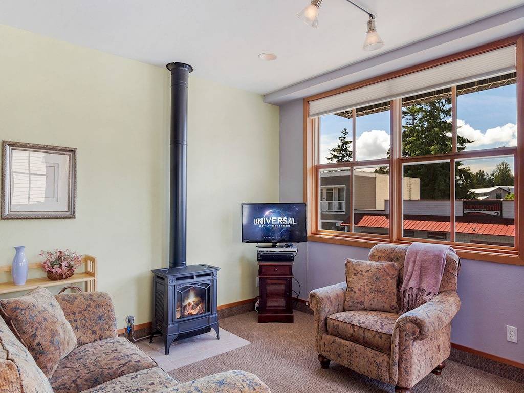 Ganze Wohnung, Haustierfreundliche Wohnung in der Innenstadt von Friday Harbor! - (San Juan Suites - Valley Farm) in Friday Harbor, San Juan Island