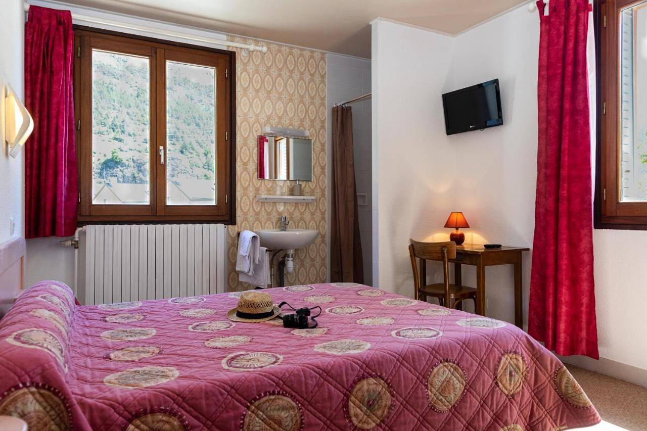 Double Room with Shared Toilet in L'Argentière-la-Bessée, Parc national des Écrins