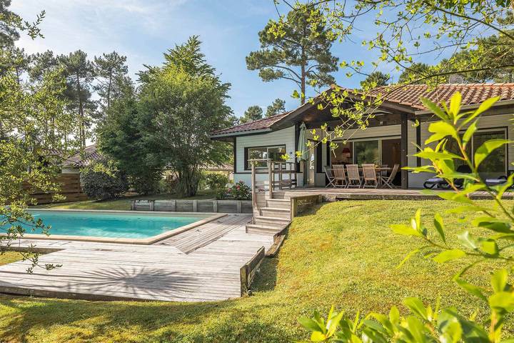 Villa pour 6 personnes, avec jardin ainsi que piscine et terrasse, animaux acceptés dans les Landes
