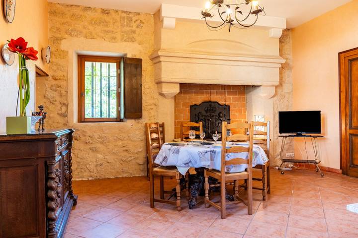 Château de Curton Cottage with Private Garden and Wi-Fi in Daignac in Daignac, Libourne region