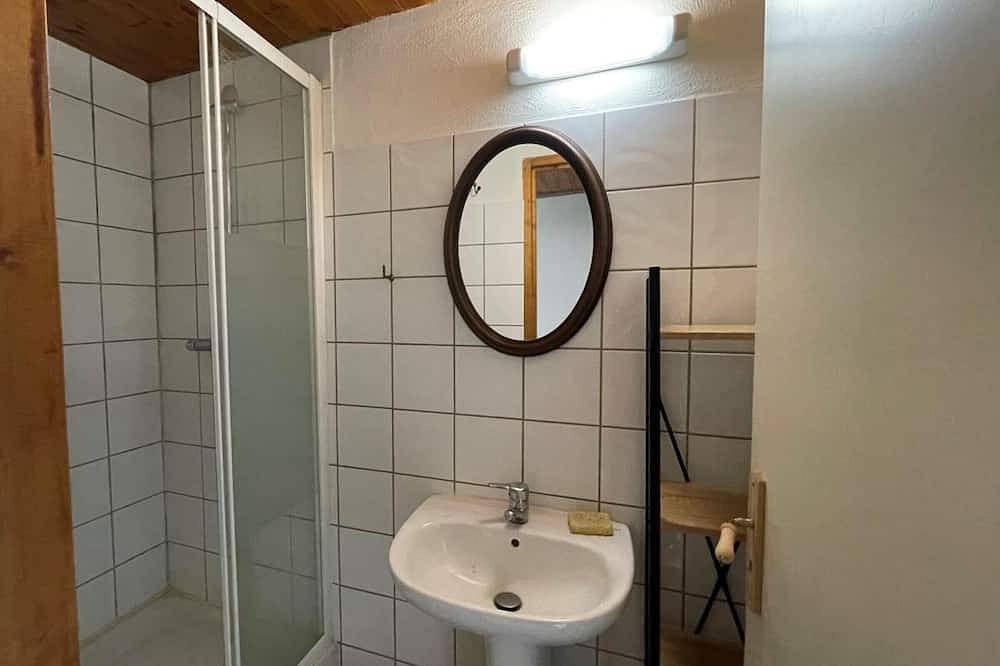 Écrin de verdure pour couple avec parking in Châtel-Montagne, Région de Vichy