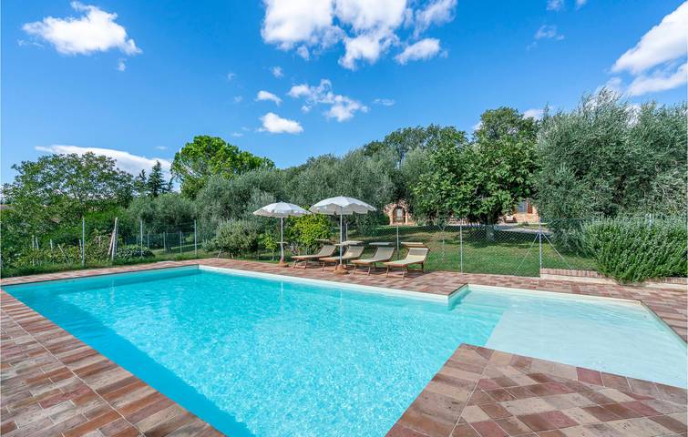 Casa vacanza per 10 persone con giardino in Petriolo, Provincia di Macerata