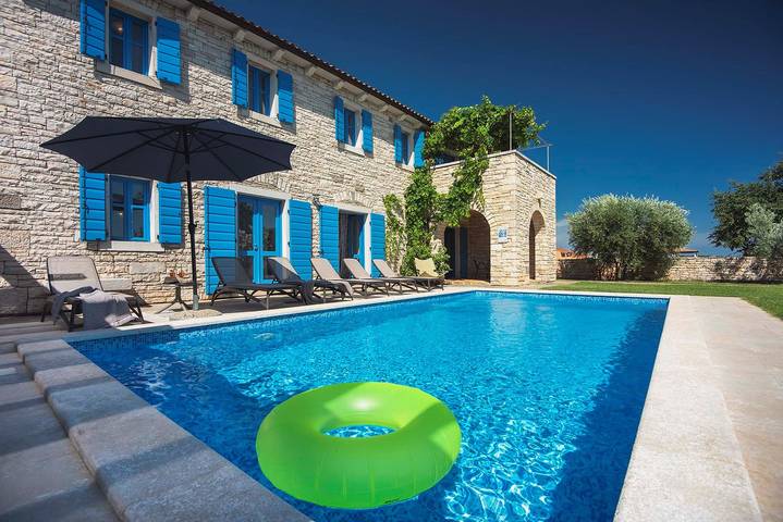 Villa für 10 Personen, mit Pool und Garten sowie Balkon, mit Haustier - 1