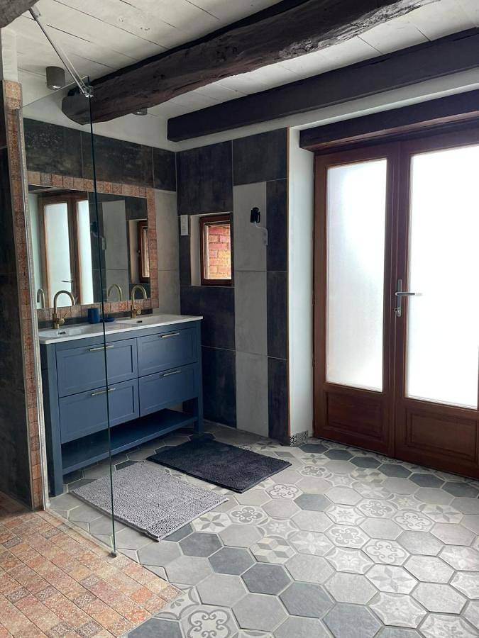 Location de vacances pour 4 personnes, avec jardin ainsi que vue et piscine à Prissac - 4