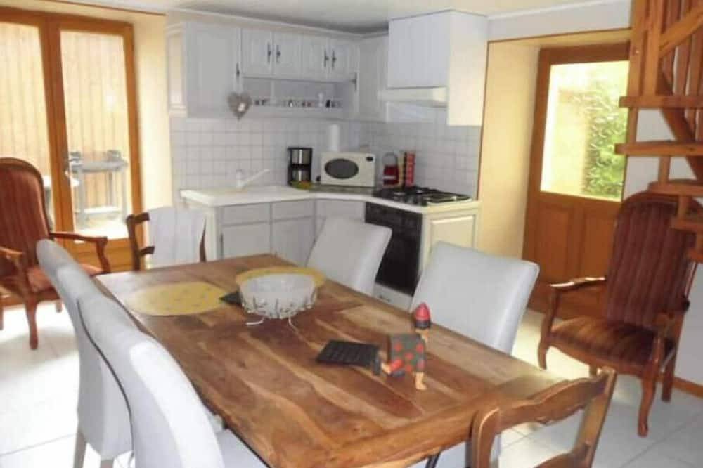 Gîte Familial au Cœur du Triangle Vert – Piscine et Détente Assurées in Borey, Haute-Saône