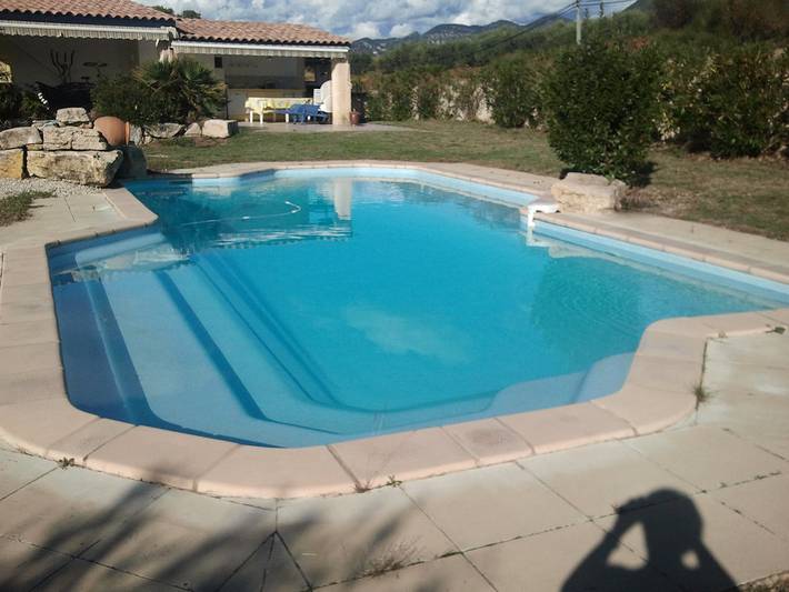 Gîte pour 4 personnes, avec piscine ainsi que terrasse et jardin
