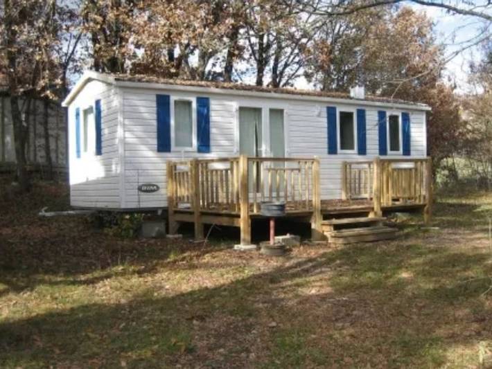 Mobil home pour 4 personnes, avec piscine et terrasse