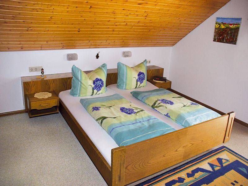 Gästehaus Benz-Hund - Doppelzimmer mit Wc und Dusche in Durbach, Mittlerer Schwarzwald