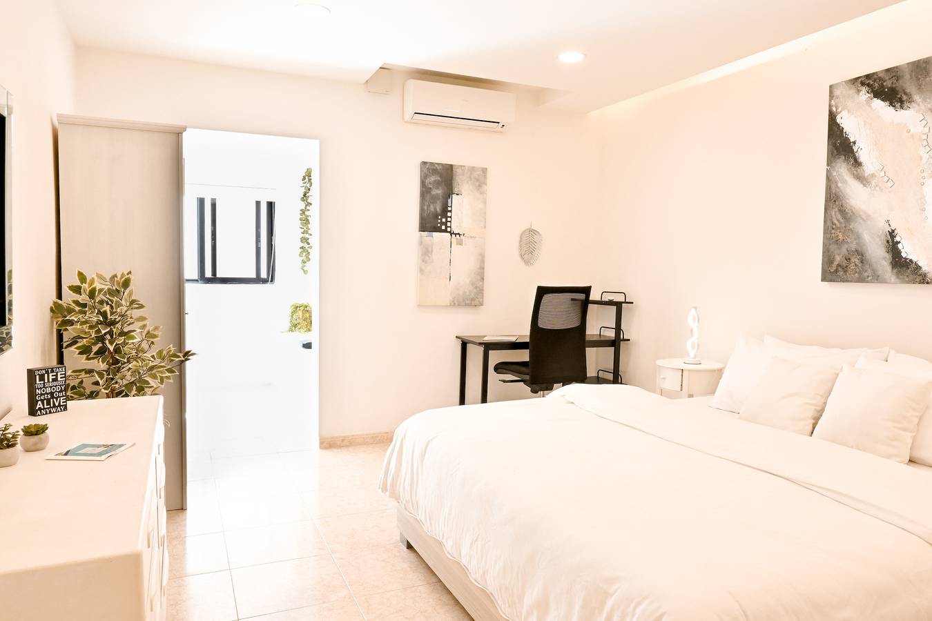 Casa Savannah by the beach in Naxxar, Insel Malta