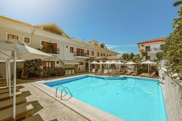 Holiday apartment for 2 people, with garden and pool in Parga