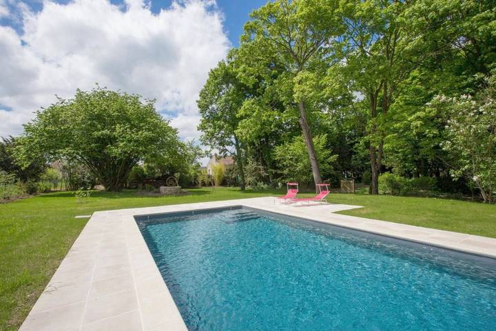 Gîte pour 2 personnes, avec vue ainsi que piscine et jardin à Demigny - 2