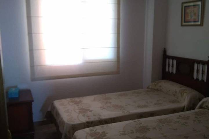 Apartamento entero, Apartamento frente a la playa, 1ª línea. Terraza semicerrada, 2 hab. y parking in Playa Morro de Gos, Oropesa del Mar