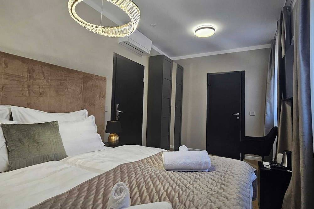 Amazing 1-bedroom hotel with Ac in enchanting Plitvička Jezera in Smoljanac, Plitvicer Seen