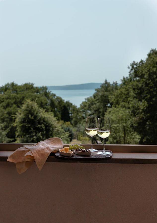 Villa per 9 persone, con Balcone e Terrazza nonché Giardino e Piscina a Trevignano Romano