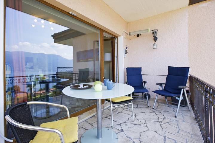 Ferienwohnung für 3 Personen, mit Seeblick und Pool sowie Ausblick und Balkon, mit Haustier in Lago Maggiore (Lombardei) - 2